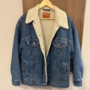 Levi's Classic Blue Denim Jacket with Sherpa Lining